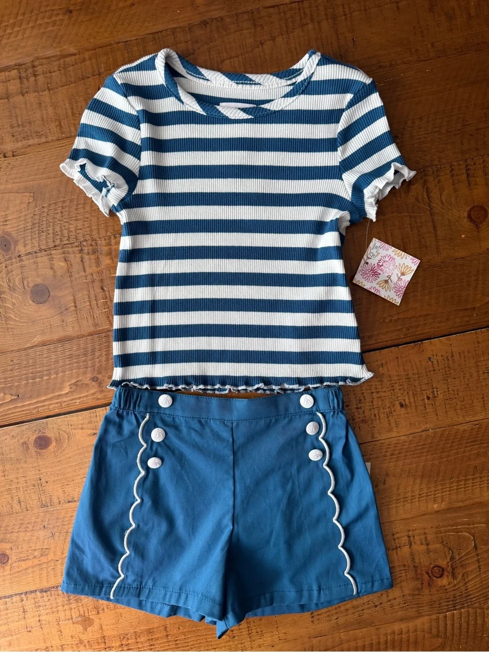 Girls Nautical/beach outfit Striped Ribbed Tee with Blue Scalloped shorts - Picture 2 of 9